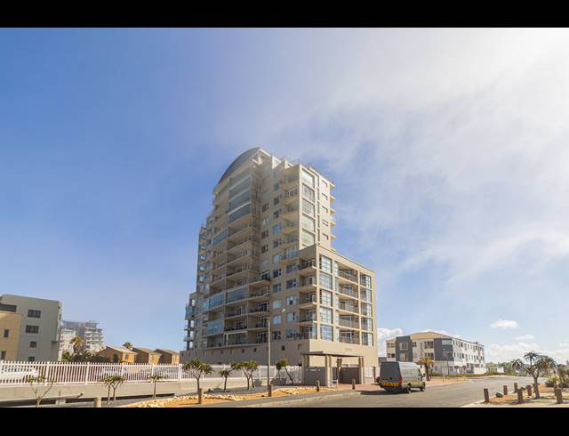 3 BEDROOM APARTMENT TO LET IN BEACHFRONT
